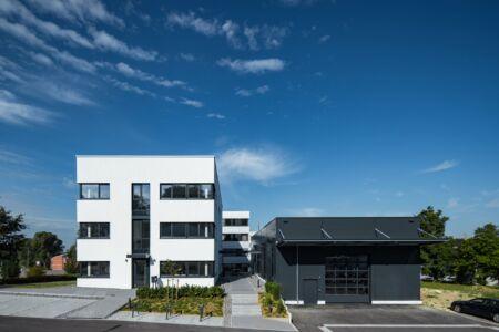 SF-Bau-Industriebau-Stahlbau-Neubau Büro mit Halle-Schlüsselfertigbau