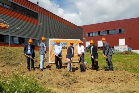 SF-Bau-Spatenstich-Jebenhausen Göppingen-Erwiterung best. Halle mit Büro-Stahlbau-Schlüsselfertigbau