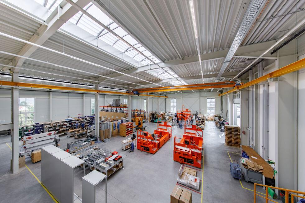 SF-Bau-Industriebau-Neubau Halle mit Büro-Kirchheim-Stahlbau-Schlüsselfertigbau